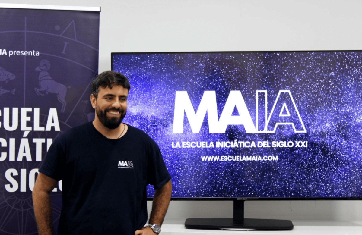 Diego Sanz en la presentación de Escuela MAIA